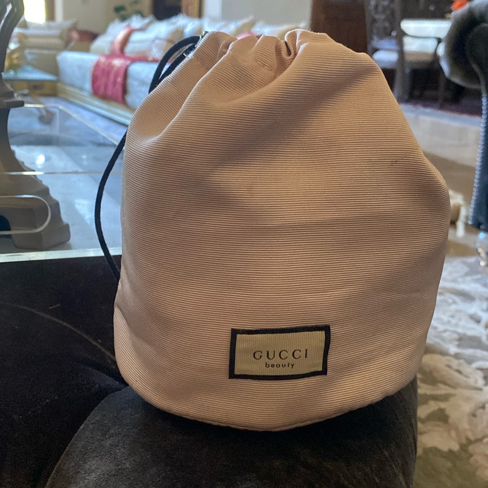 GUCCI Beauty novelty makeup drawstring pouch carryall pink